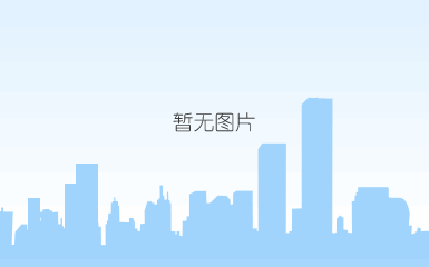 工作人员在测试自动清扫机器人。人民网记者管克江摄